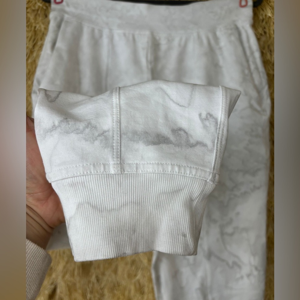 ✨PRISTINE EUC✨ Lululemon LA Sweat Pant 26" Watercolor Wash White / Stargaze- 10 - Picture 9 of 14